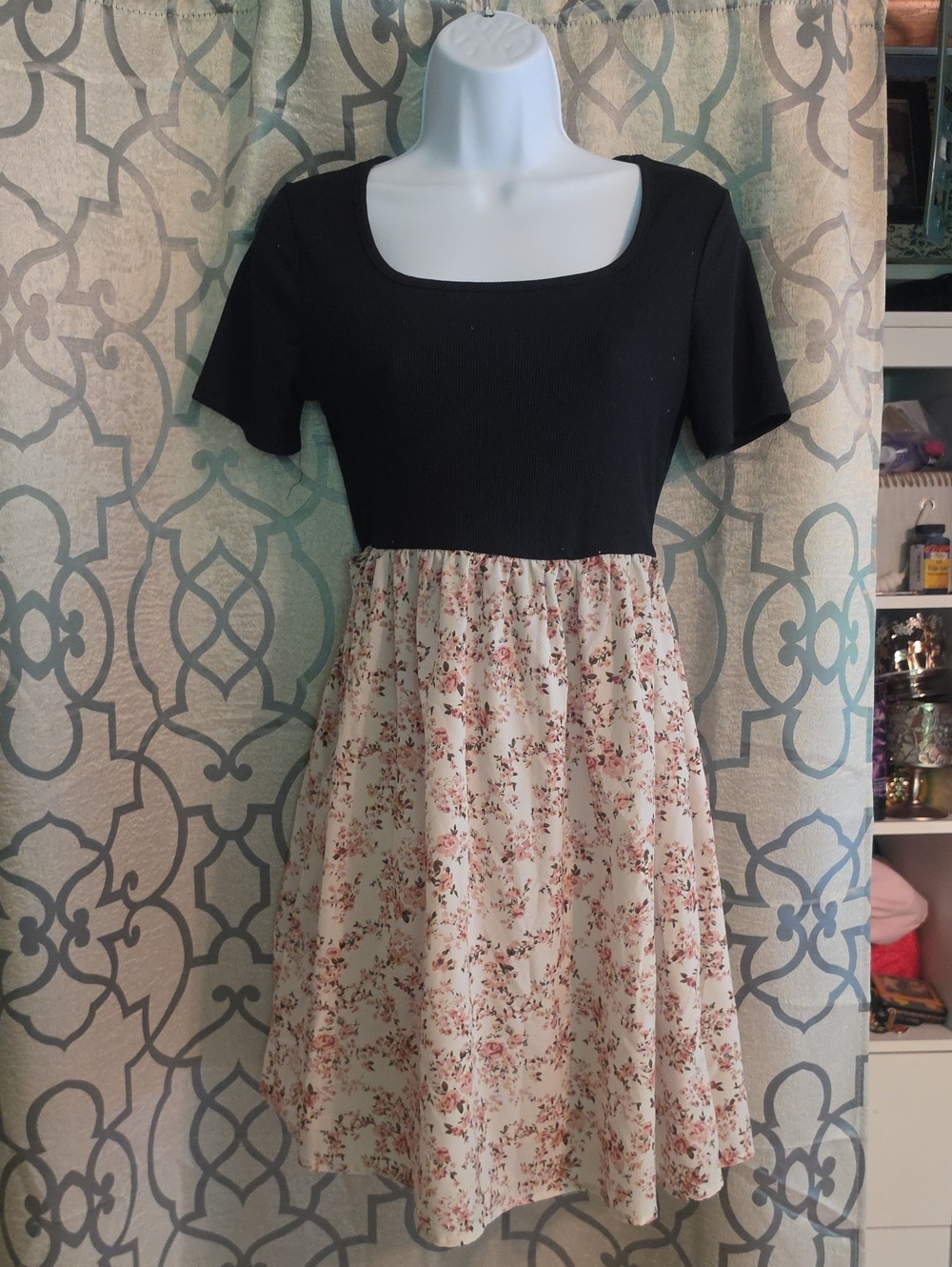 Black Bodice Cream Floral Casual Dress